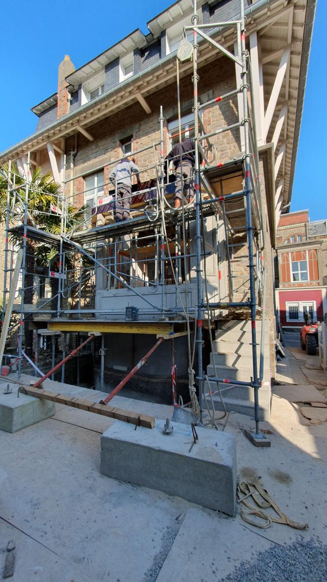 renovation-residence-yana-k-dinard-creation-bow-window-facade