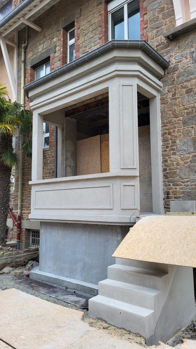 renovation-residence-yana-k-dinard-facade-bow-window