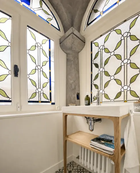 renovation-villa-dinard-salle-de-bains-vitraux-art-deco-yana-k